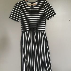 LuLaRoe Amelia